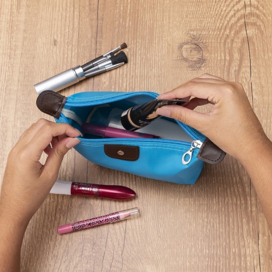 Necessaire de Nylon com Detalhes em Couro Sintético Personalizada